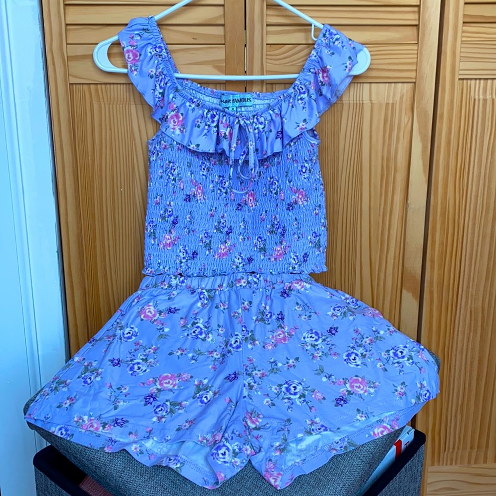 Two piece floral set (Top and Shorts). Size M - stretchy.